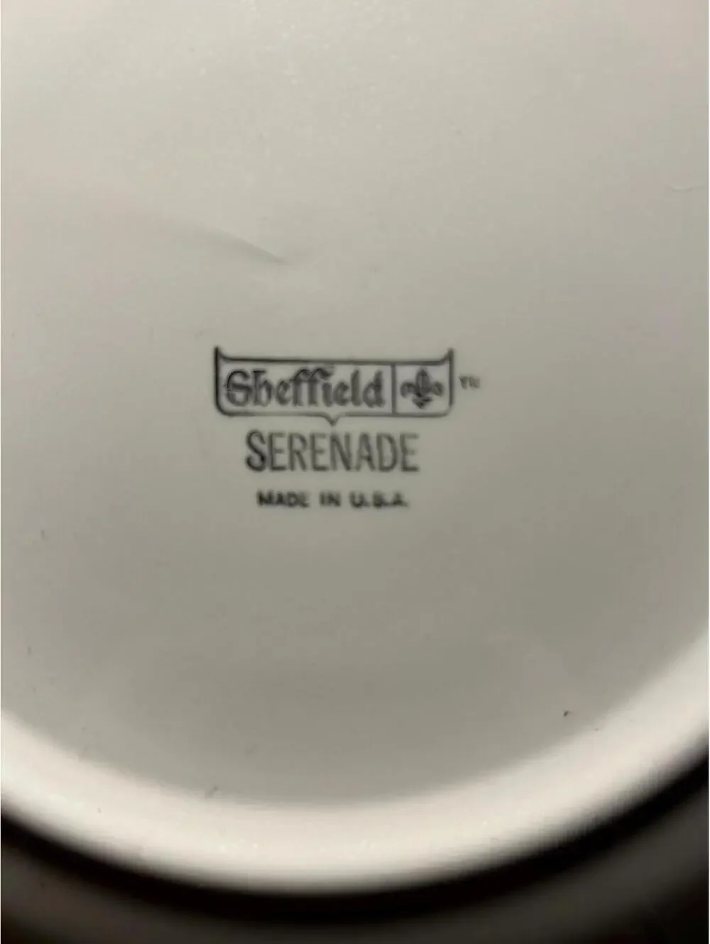 Sheffield Serenade Dinner Plates in Creamy White with Butterscotch Fluer Fe Lis.